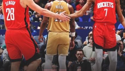 博鱼体育官网-合砍62分！火箭官方赢球海报：杜兰特与申京携手登上封面