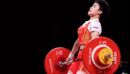 湖南名将侯志慧举起第二金：“留守儿童”的绝地反击